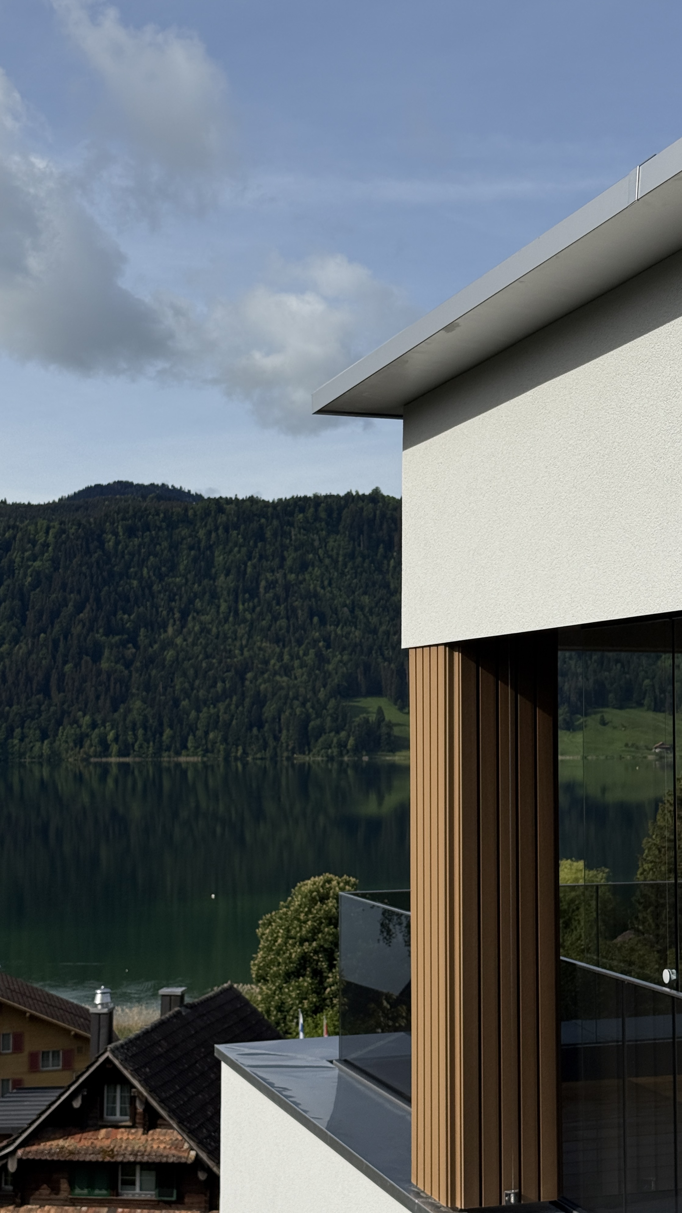 Architektonisches Detail mit Bergblick